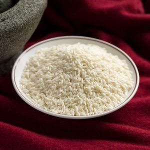 Uncooked glutinous rice grains