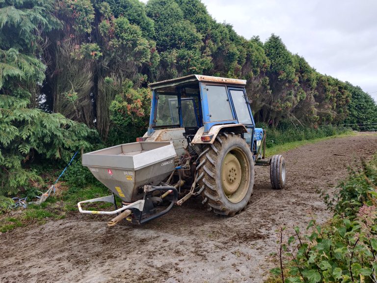 Agricultural fertilizer spreader equipment product photo