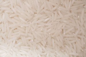 Uncooked jasmine rice grains