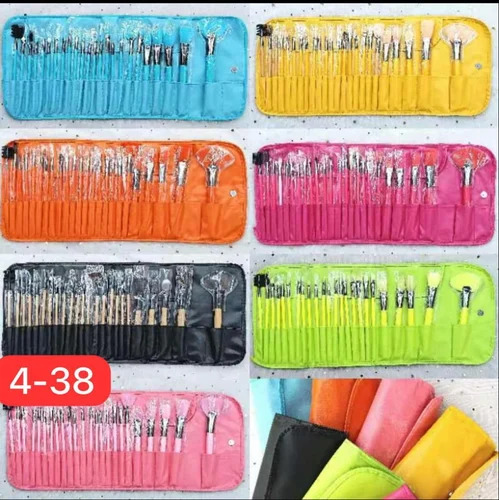 Makeup Brushes, Sponges and Cosmetic Bags Wholesale product photo