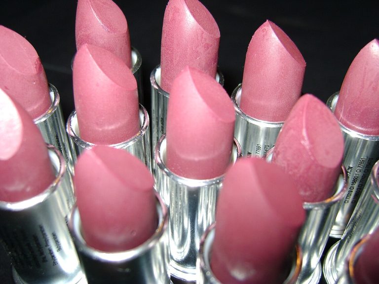 Lipstick and Lip Color Wholesale